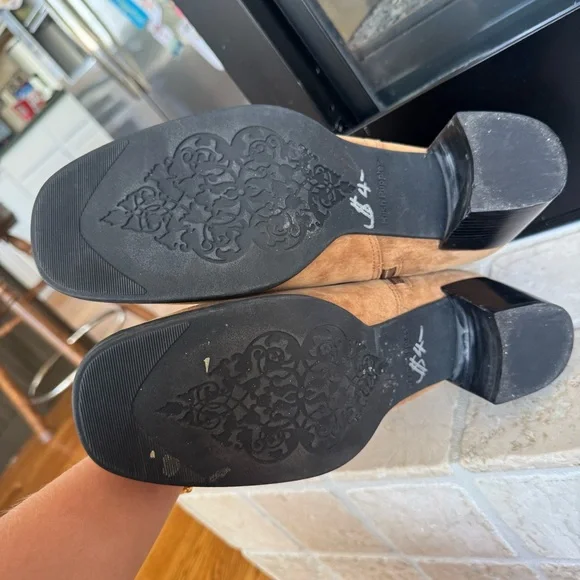 Hush Puppies Tan Heeled Suede Booties Square Toe Fall Western Boho Size 11 - Picture 8 of 8